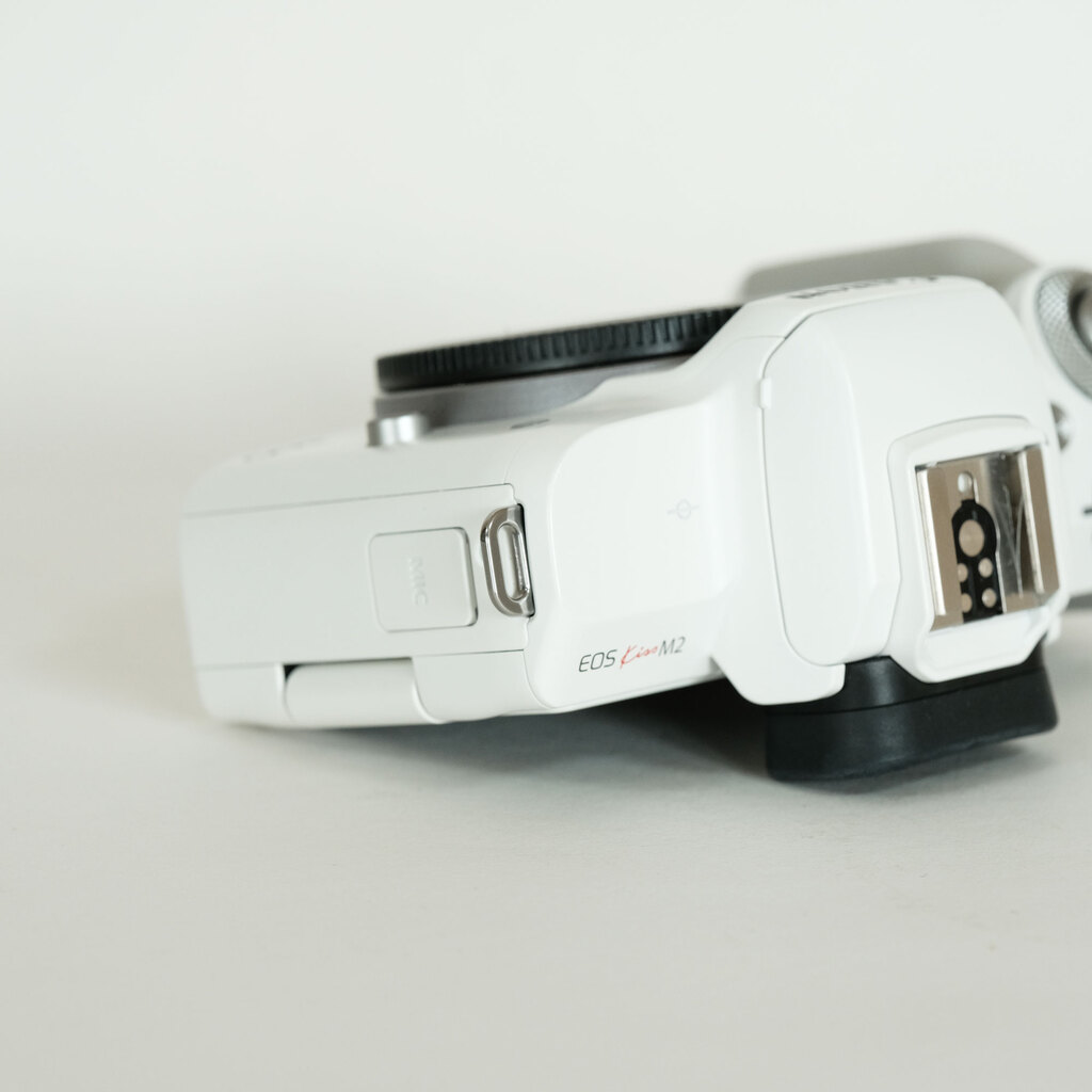 Canon EOS Kiss M2