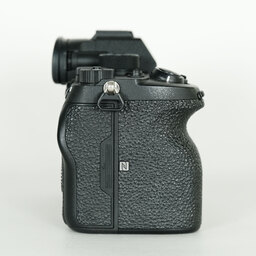 SONY α7RIV ボディ ILCE-7RM4A   【後期モデル 液晶下部にSONYロゴなし】