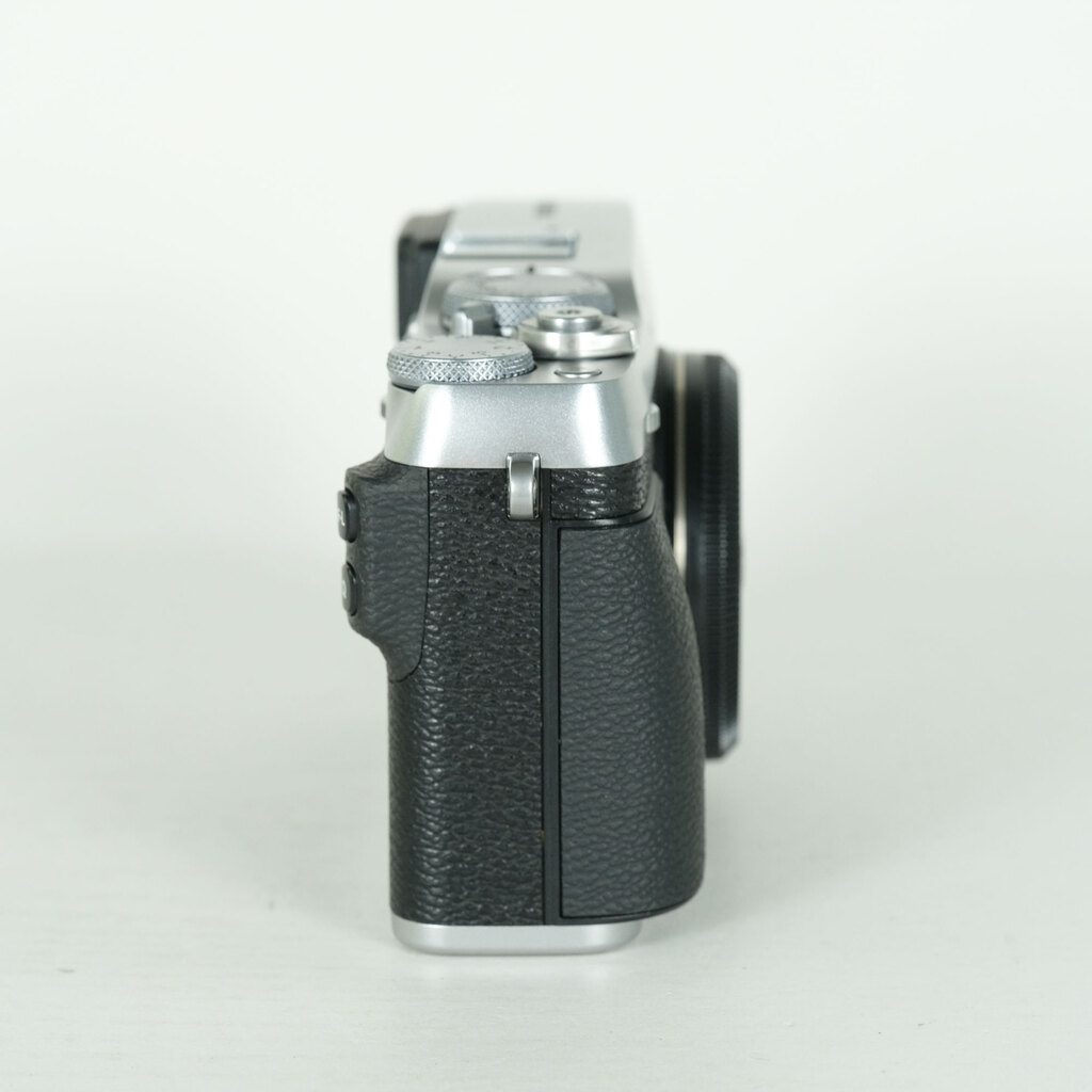FUJIFILM X-E3 [�{�f�B �V���o�[]