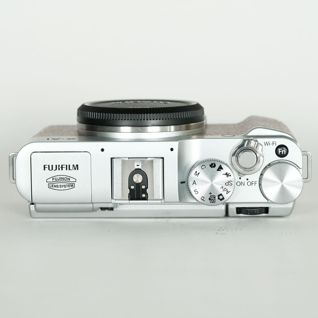FUJIFILM X-A1 ボディ ブラウン