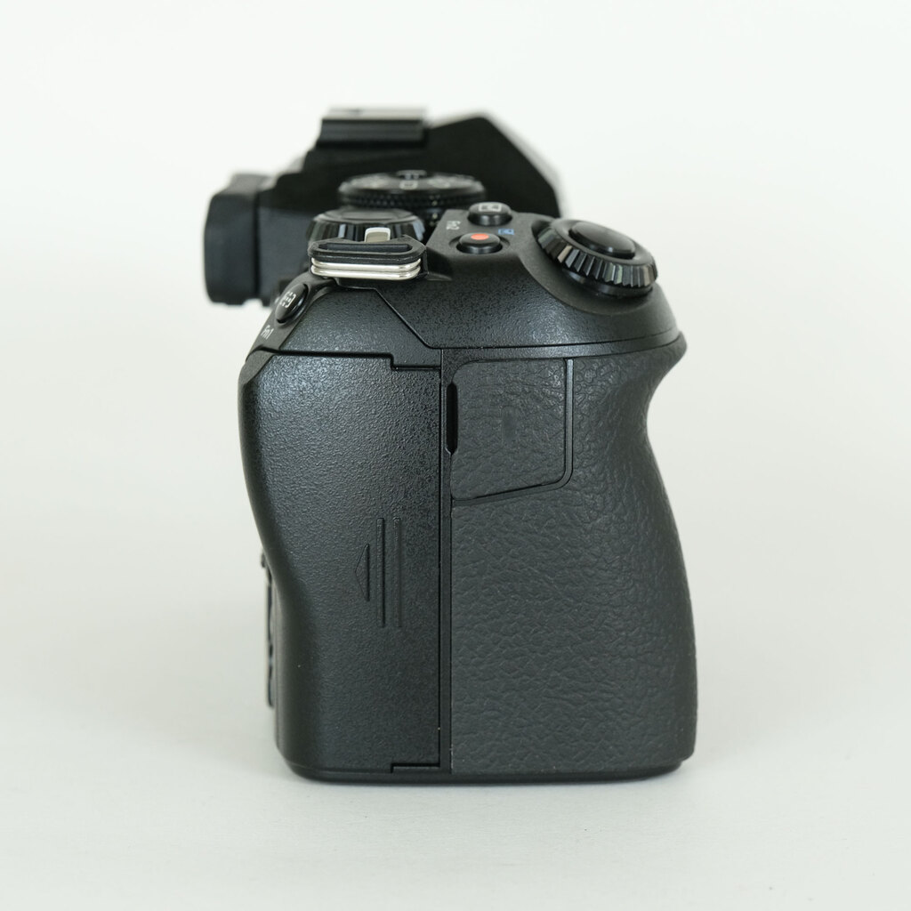 OLYMPUS OM-D E-M1 Mark II