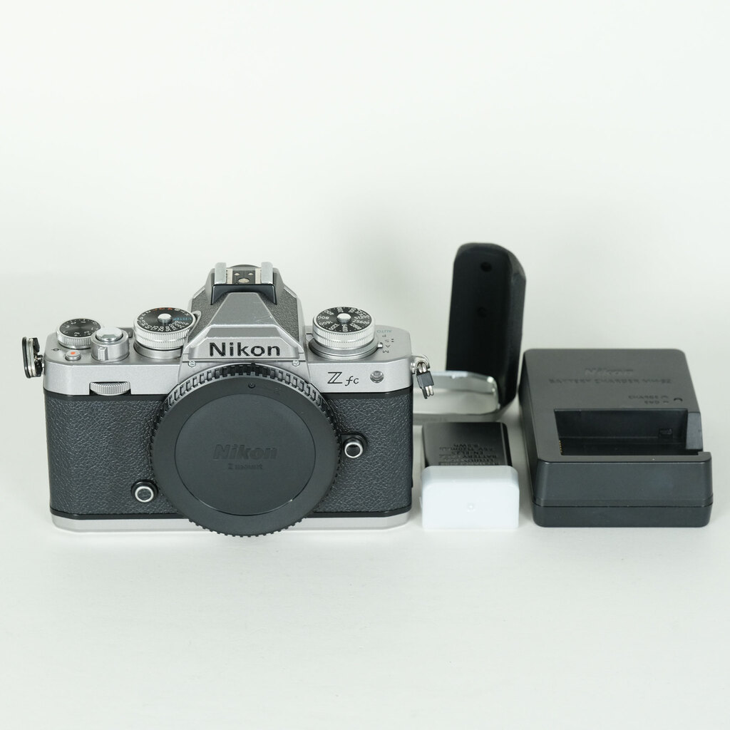 Nikon Z fc [�{�f�B �V���o�[]