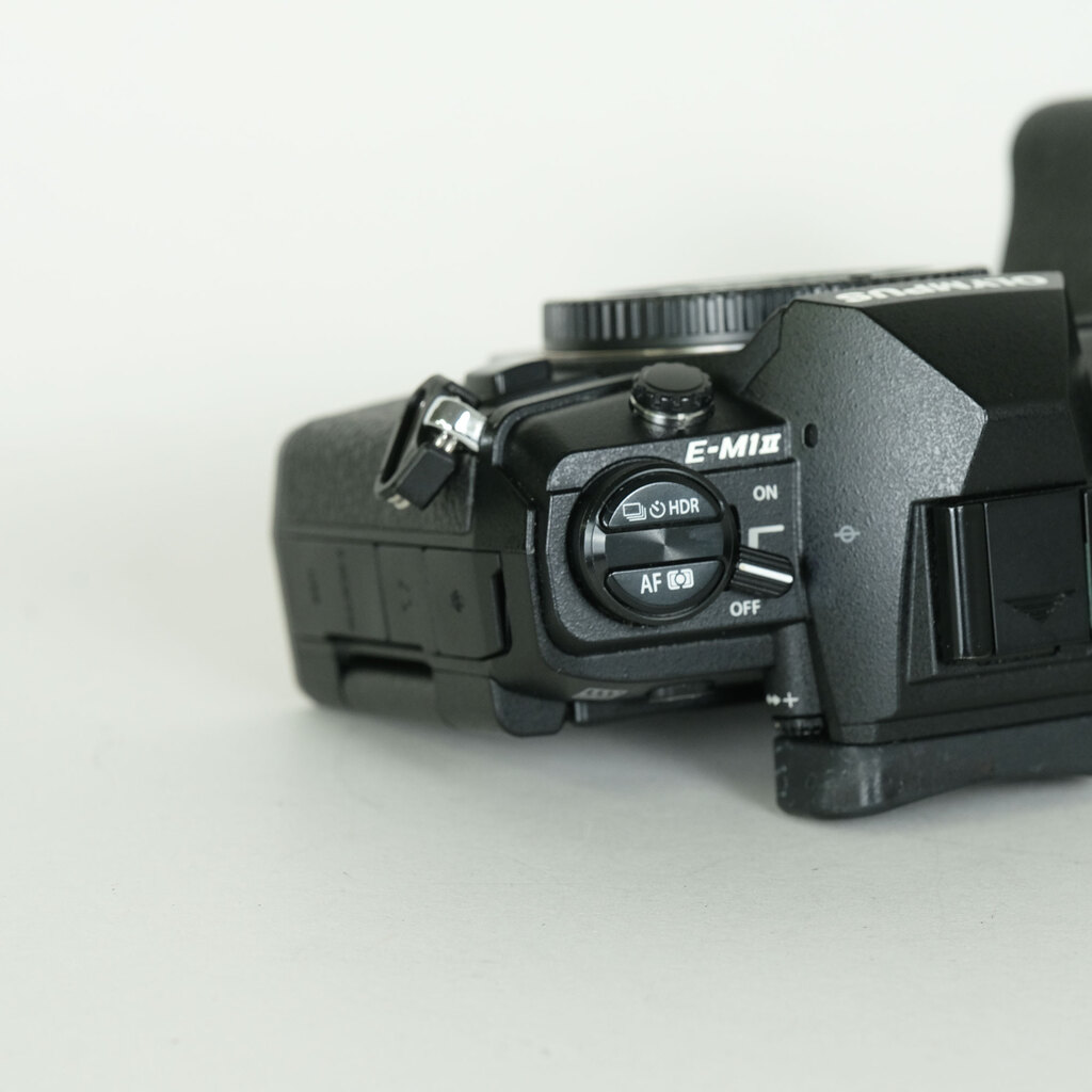 OLYMPUS OM-D E-M1 Mark II