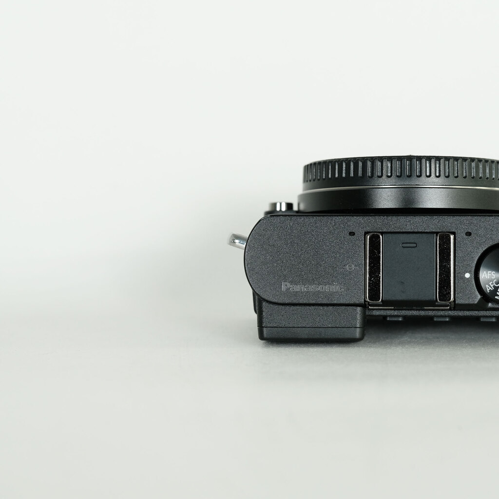 Panasonic LUMIX DMC-GM5ボディ ブラック