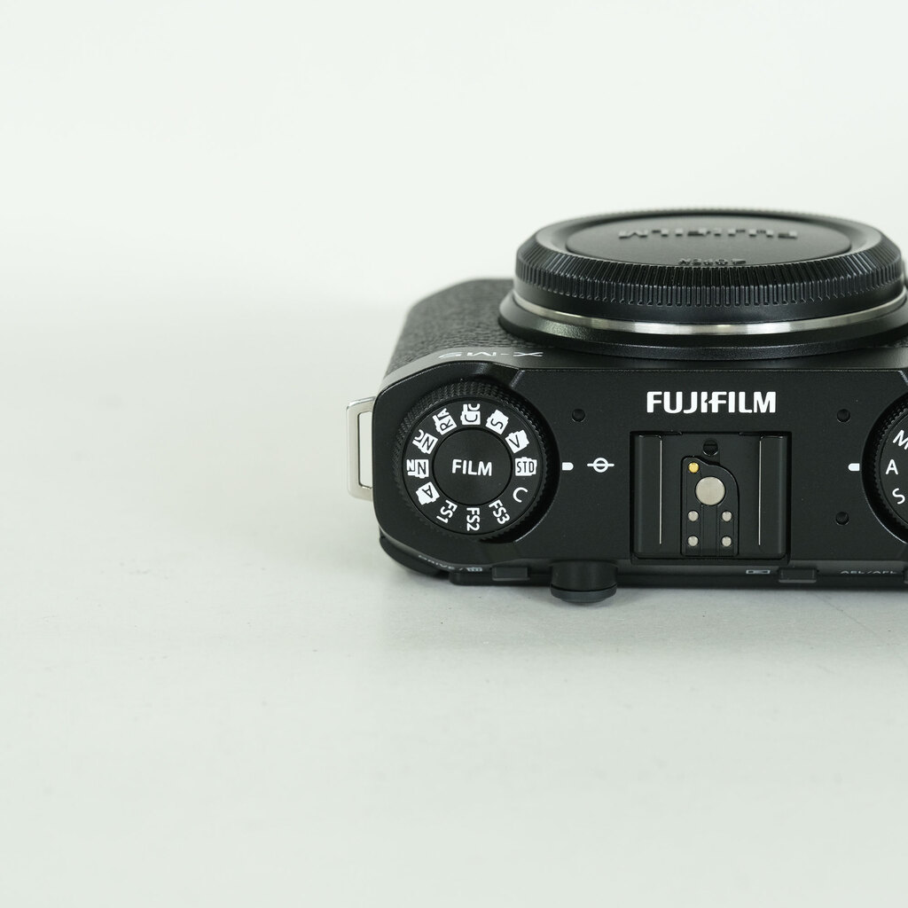 FUJIFILM X-M5