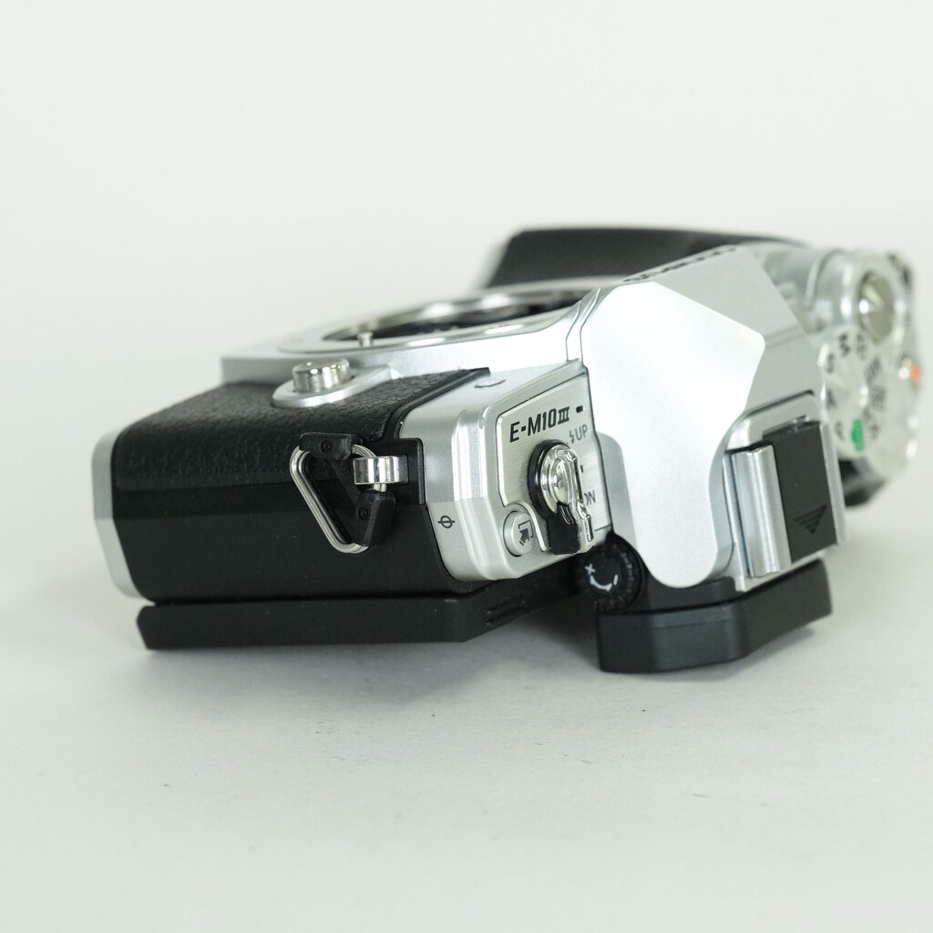 OLYMPUS OM-D E-M10 Mark III