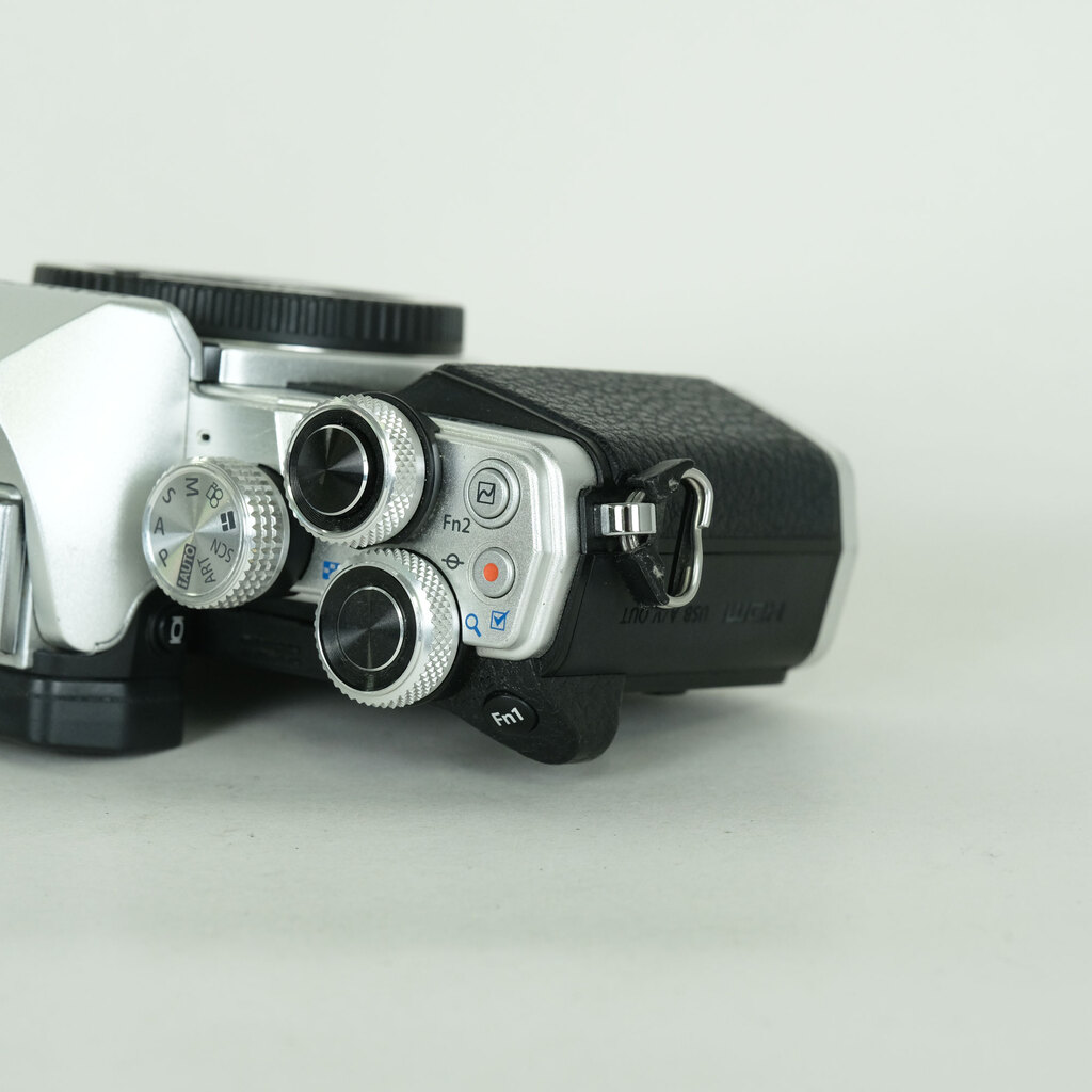 OLYMPUS OM-D E-M10 Mark II