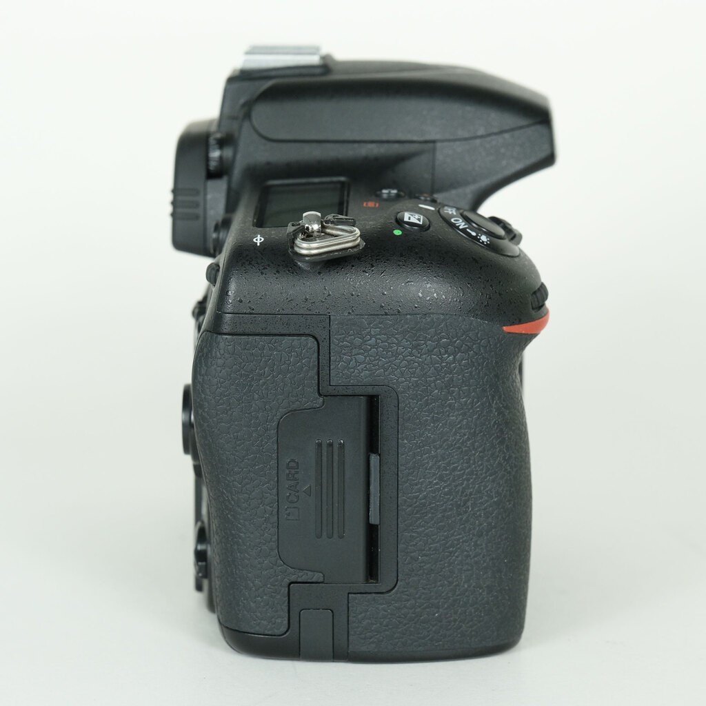 Nikon D750 [�{�f�B]