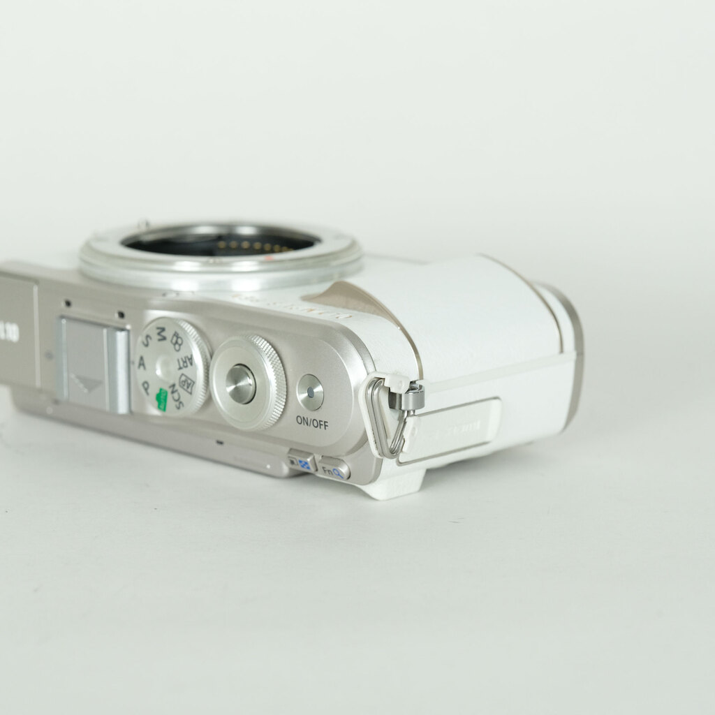OLYMPUS PEN E-PL10