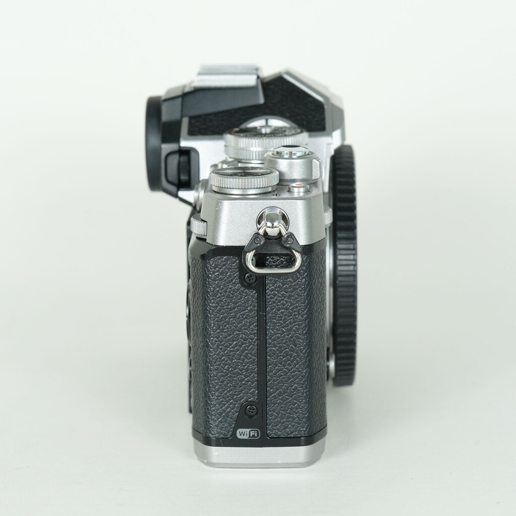Nikon Z fc [�{�f�B �V���o�[]