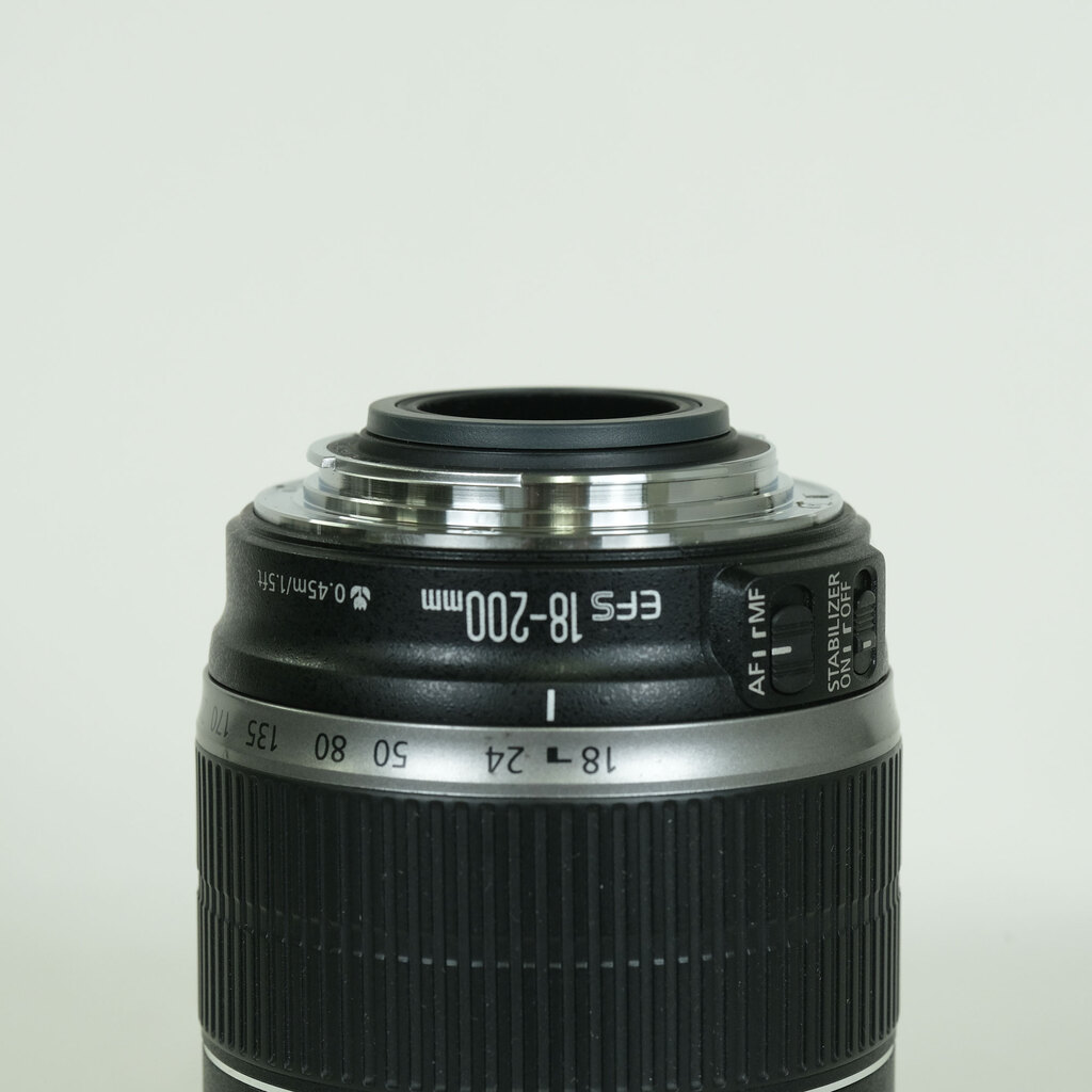 Canon EF-S18-200mm F3.5-5.6 IS Canon EF-S18-200mm F3.5-5.6 IS