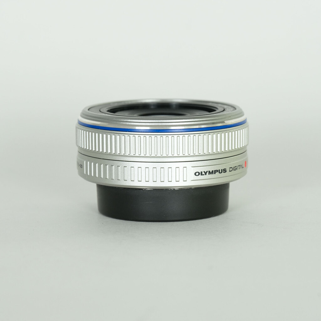 OLYMPUS M.ZUIKO DIGITAL 17mm F2.8 シルバー