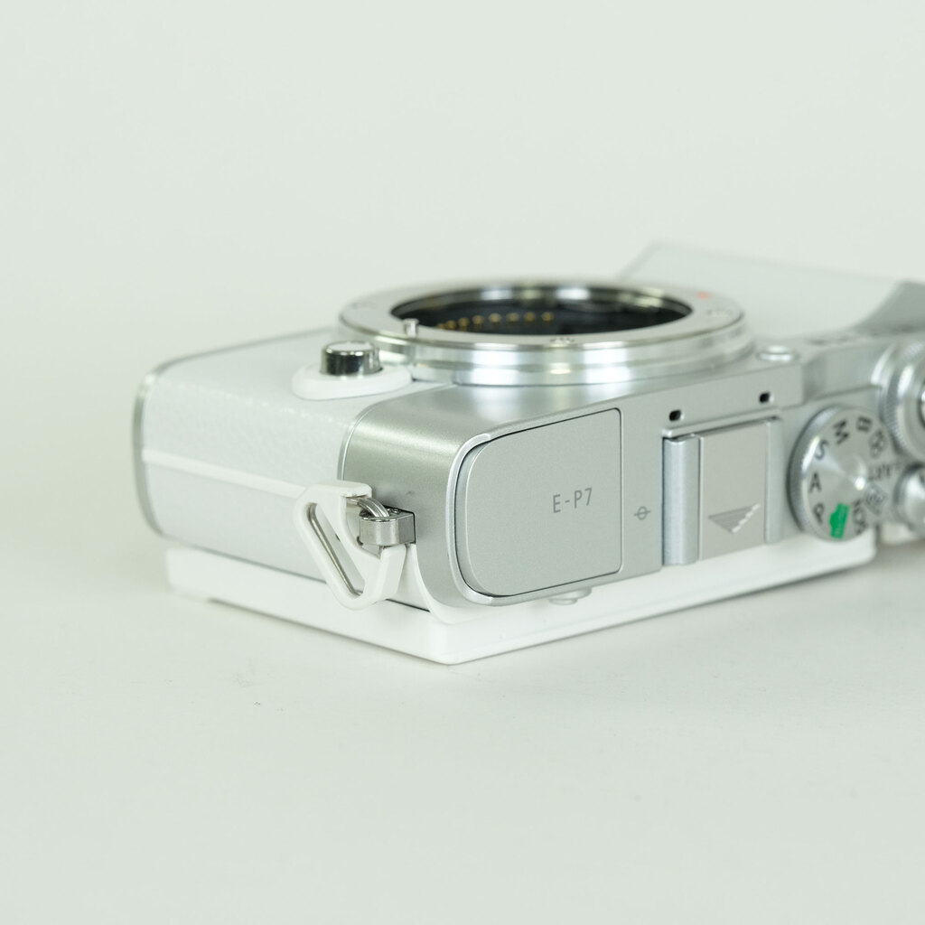 OLYMPUS PEN E-P7