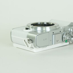 OLYMPUS PEN E-P7