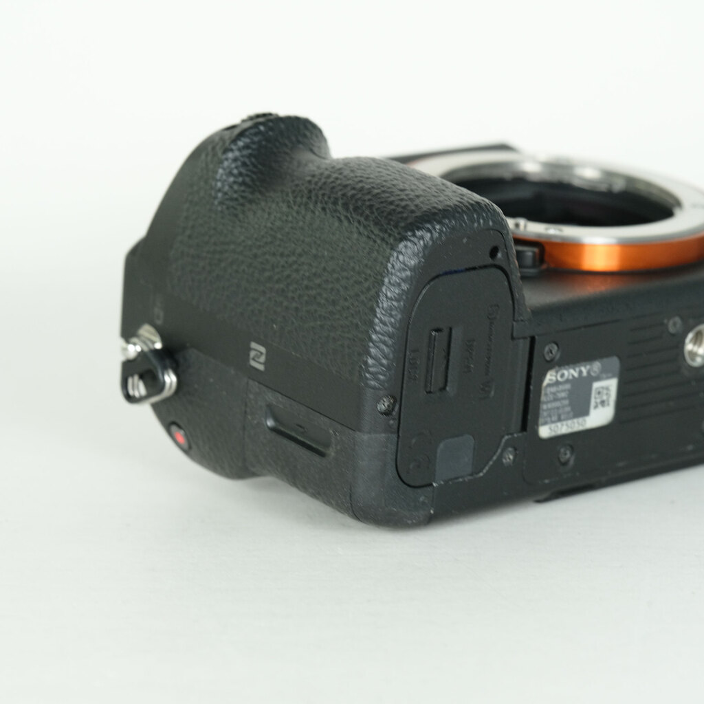 SONY α7S II（ILCE-7SM2）の出品 | ONE SCENE（ワンシーン）