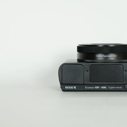 SONY Cyber-shot DSC-RX100M6