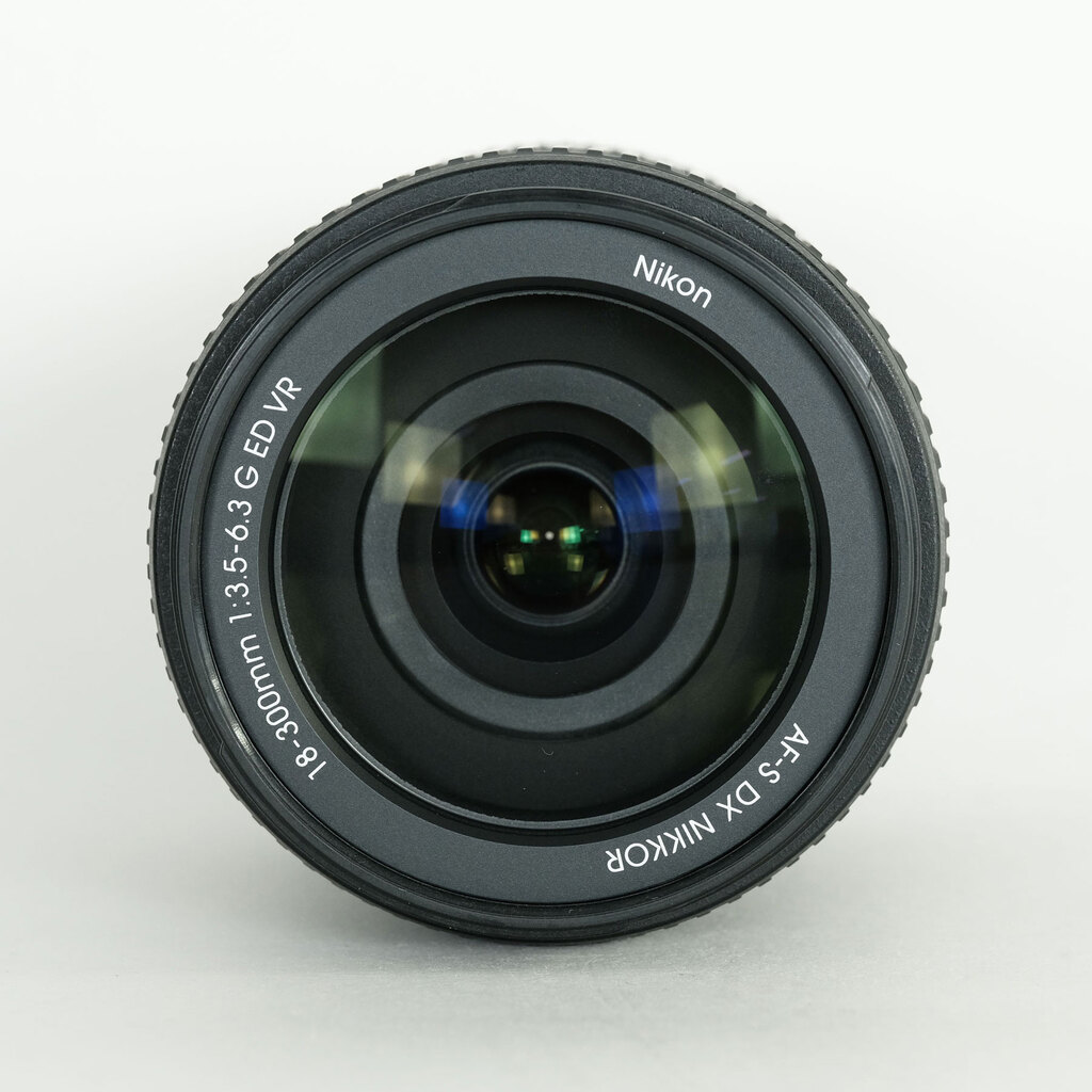 Nikon AF-S DX NIKKOR 18-300mm f/3.5-6.3G ED VR