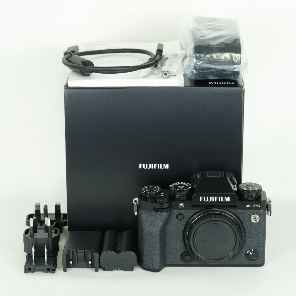 FUJIFILM X-T5