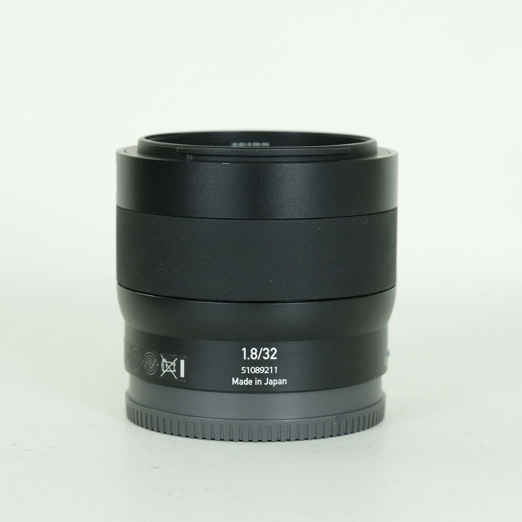 Carl Zeiss Touit 32mm F1.8(ソニーE用) Carl Zeiss Touit 32mm F1.8(ソニーE用)