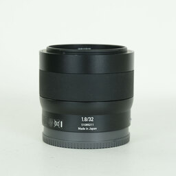 Carl Zeiss Touit 32mm F1.8(ソニーE用) Carl Zeiss Touit 32mm F1.8(ソニーE用)