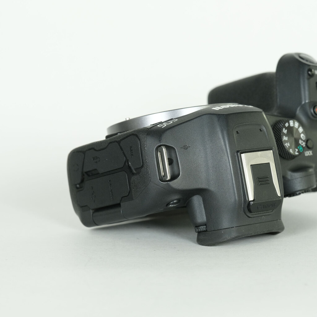 Canon EOS R7 Canon EOS R7