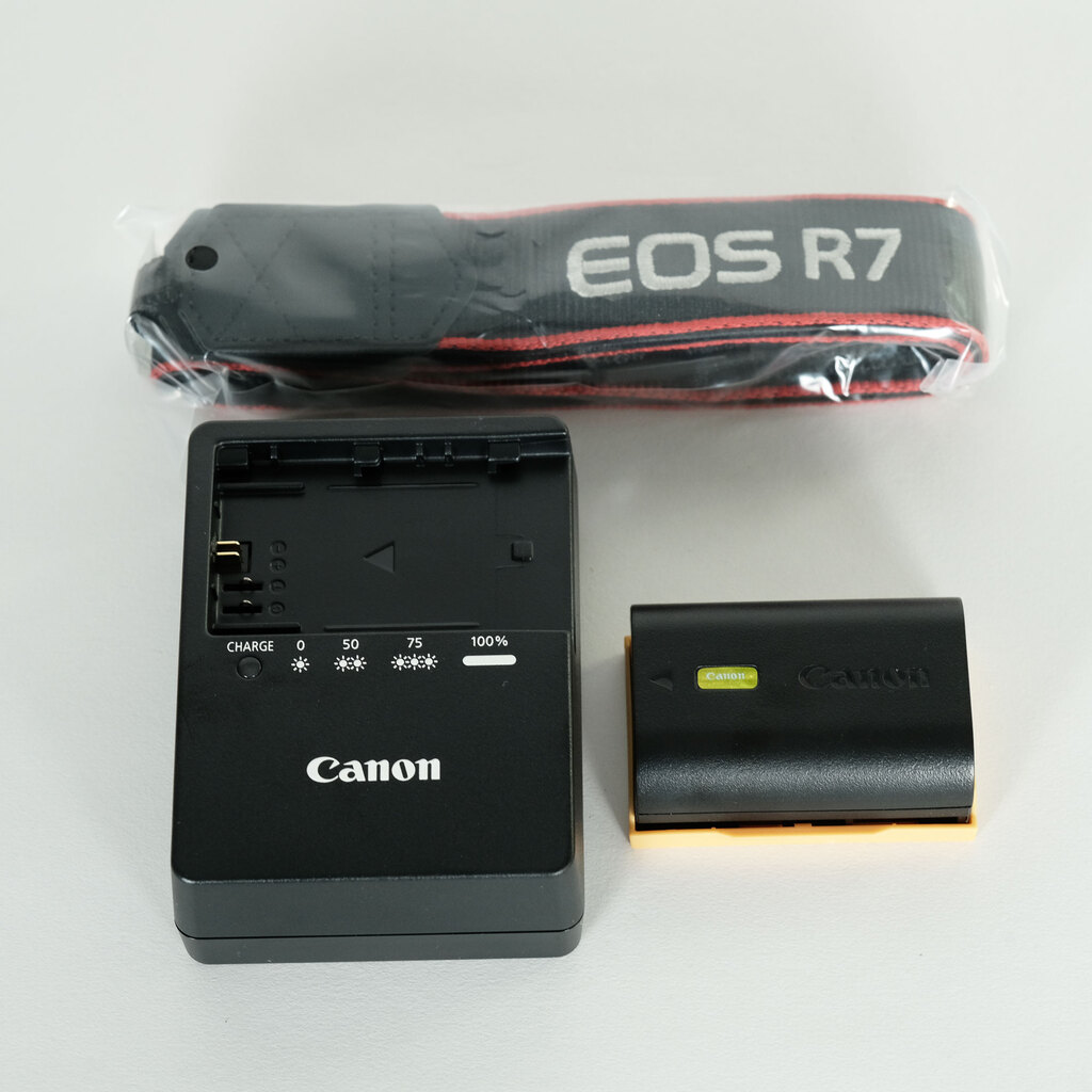 Canon EOS R7