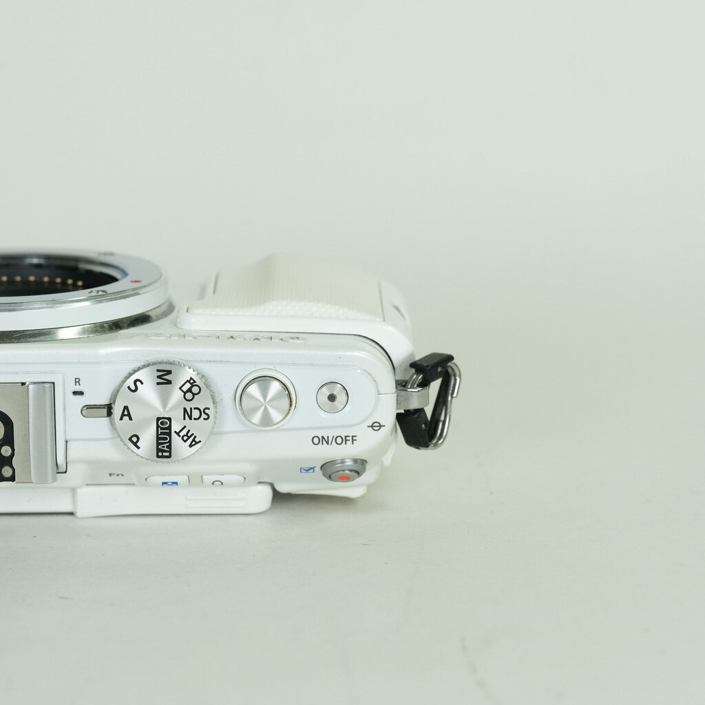 OLYMPUS PEN Lite E-PL6 ボディ ホワイト
