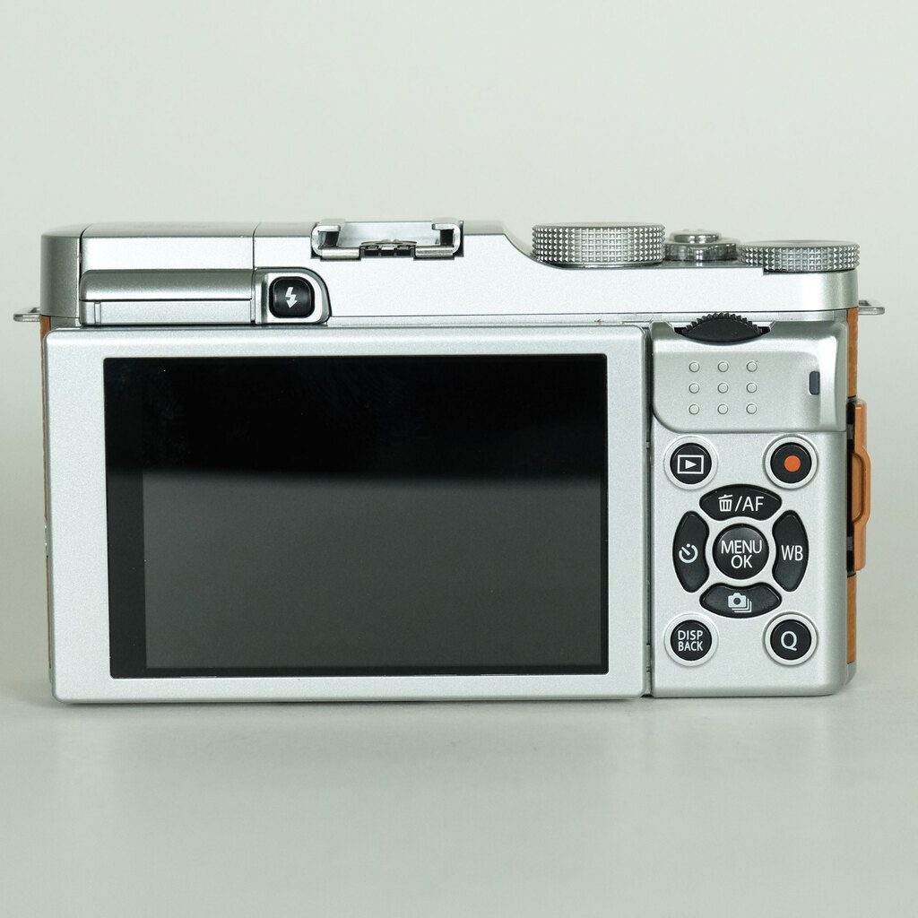 FUJIFILM X-A2 ボディ ブラウン