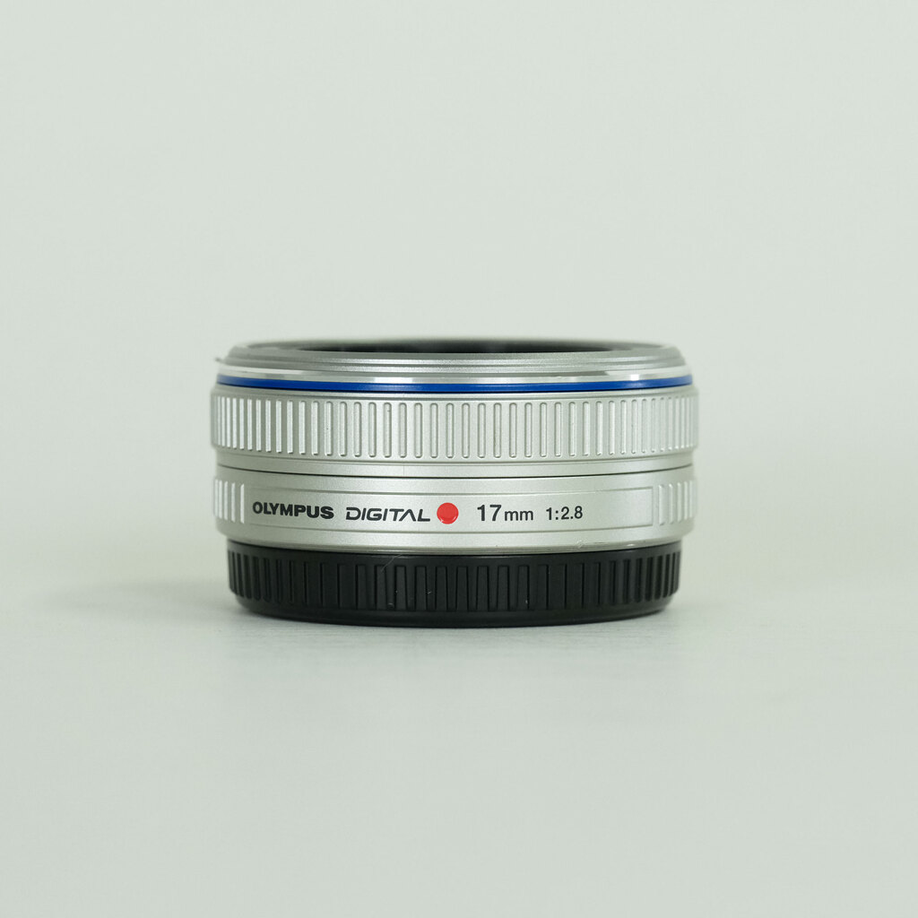 OLYMPUS M.ZUIKO DIGITAL 17mm F2.8 シルバー