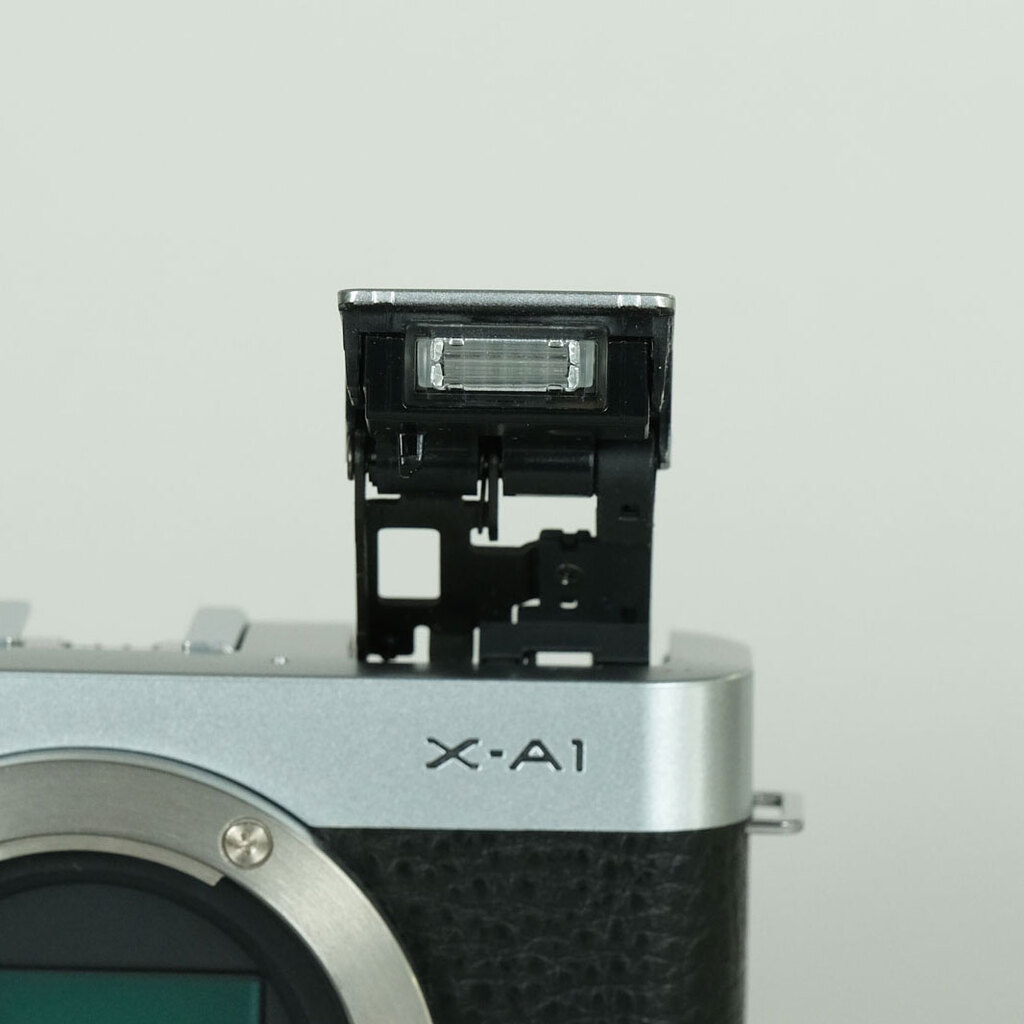 FUJIFILM X-A1 ボディ シルバー