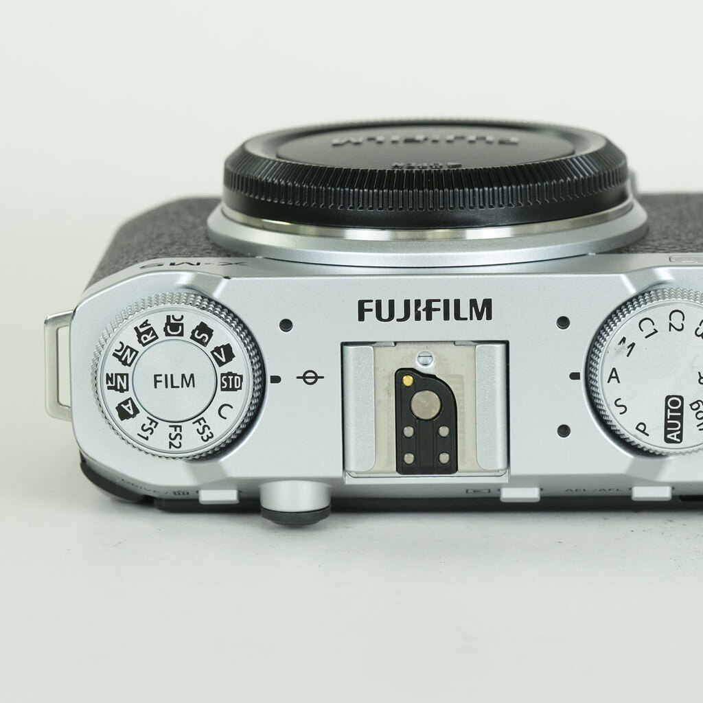 FUJIFILM X-M5