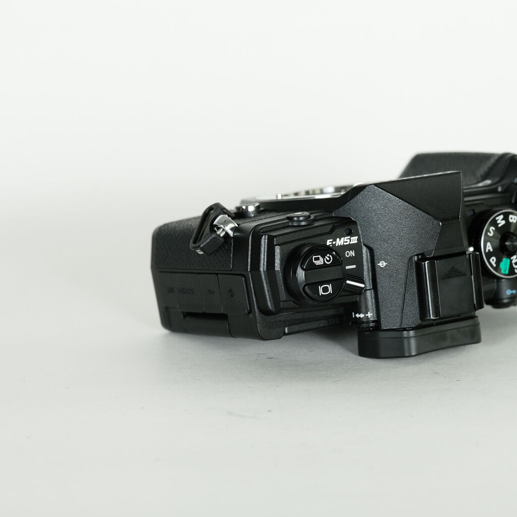 OLYMPUS OM-D E-M5 Mark III
