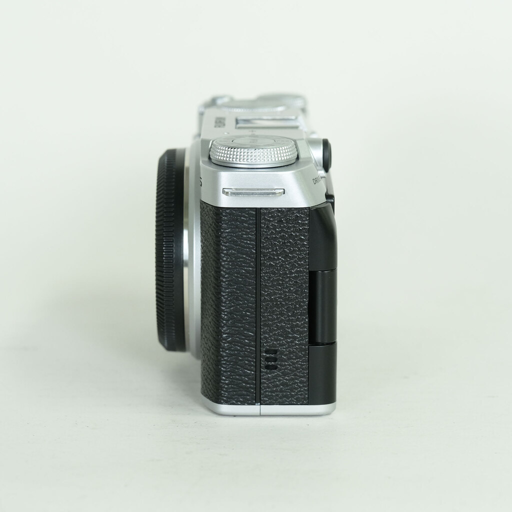 FUJIFILM X-M5