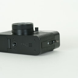 FUJIFILM X half X-HF1