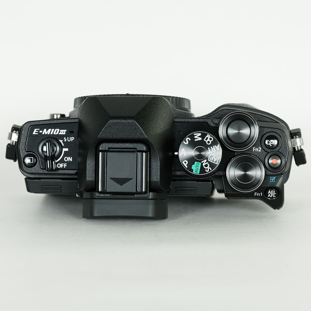 OLYMPUS OM-D E-M10 Mark III