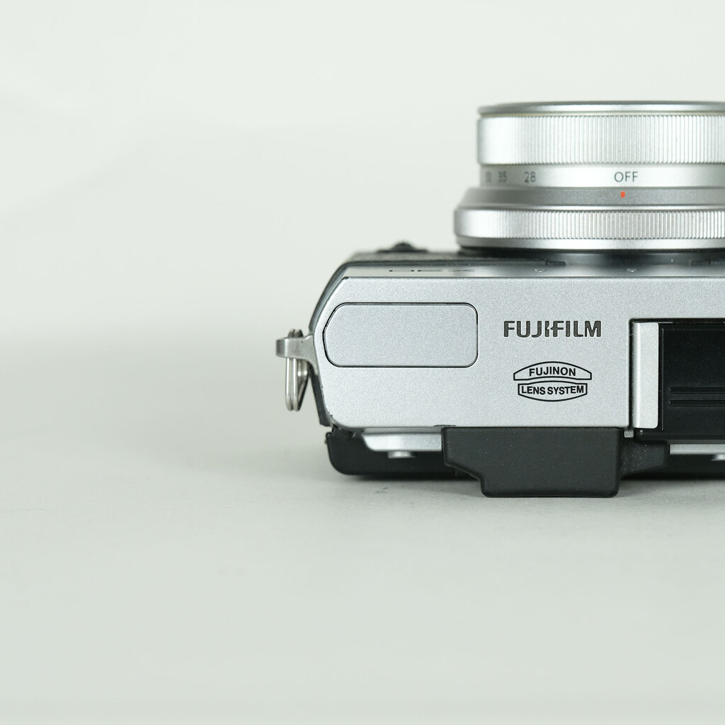 FUJIFILM X30 シルバーの出品 | ONE SCENE（ワンシーン）