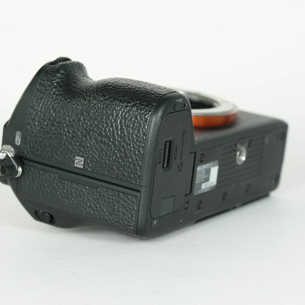 SONY α7R III（ILCE-7RM3）の出品 | ONE SCENE（ワンシーン）