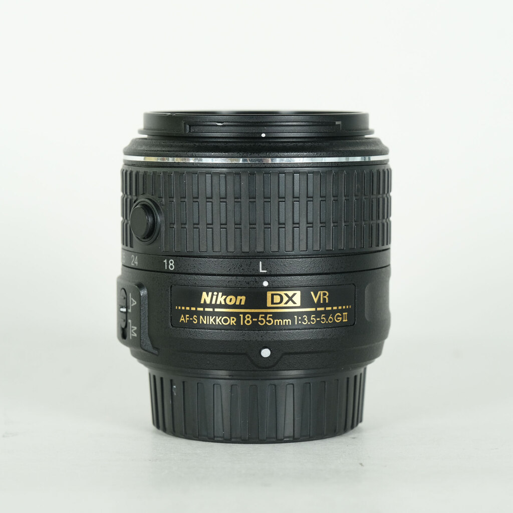 Nikon AF-S DX NIKKOR 18-55mm f3.5-5.6G VR II Nikon AF-S DX NIKKOR 18-55mm f3.5-5.6G VR II