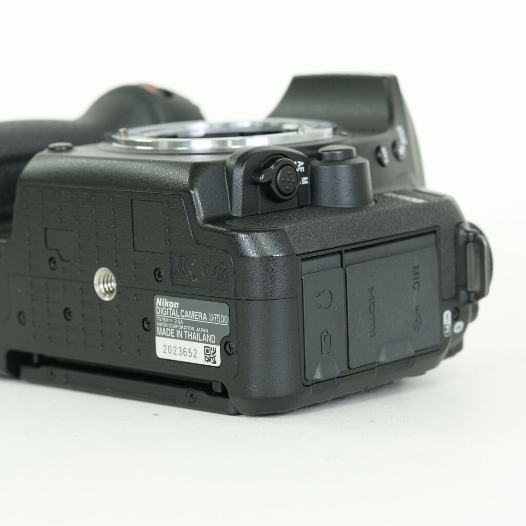 Nikon D7500
