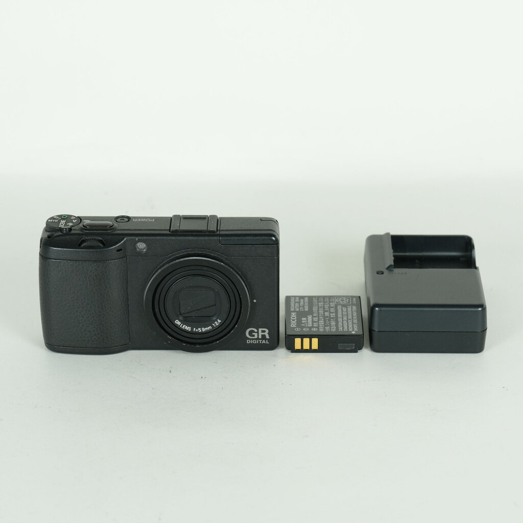 RICOH GR DIGITAL IIの出品 | ONE SCENE（ワンシーン）