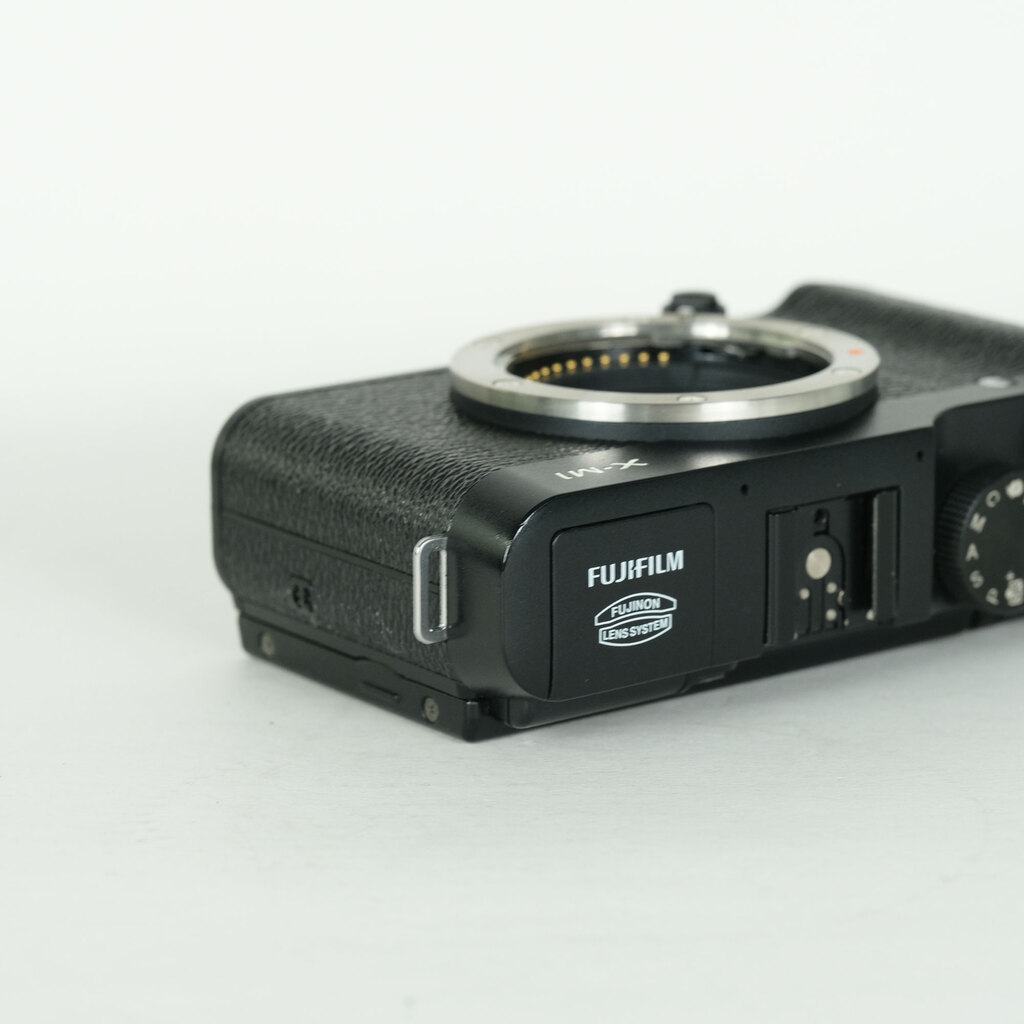 FUJIFILM X-M1 ボディ ブラック