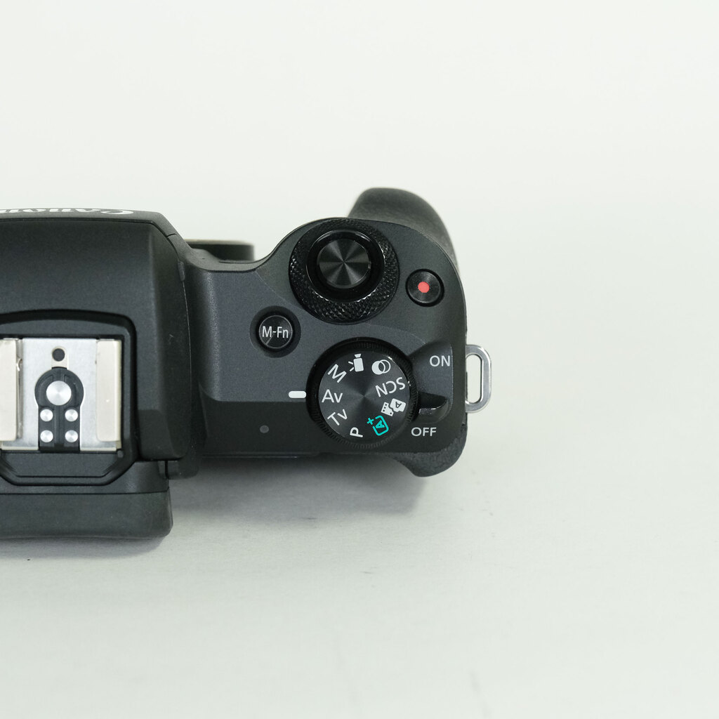 Canon EOS Kiss M Canon EOS Kiss M