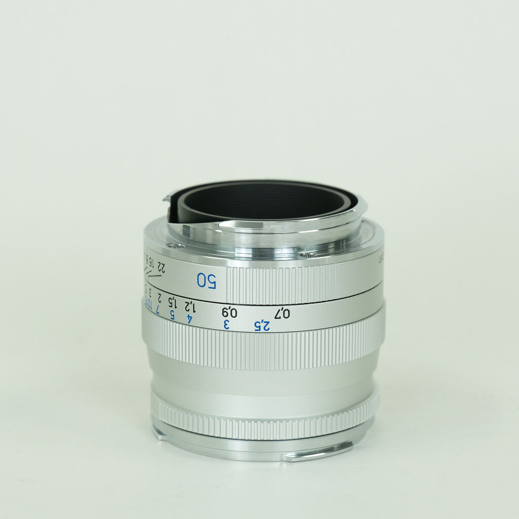 Carl Zeiss Planar T* 2.0/50 ZM シルバー