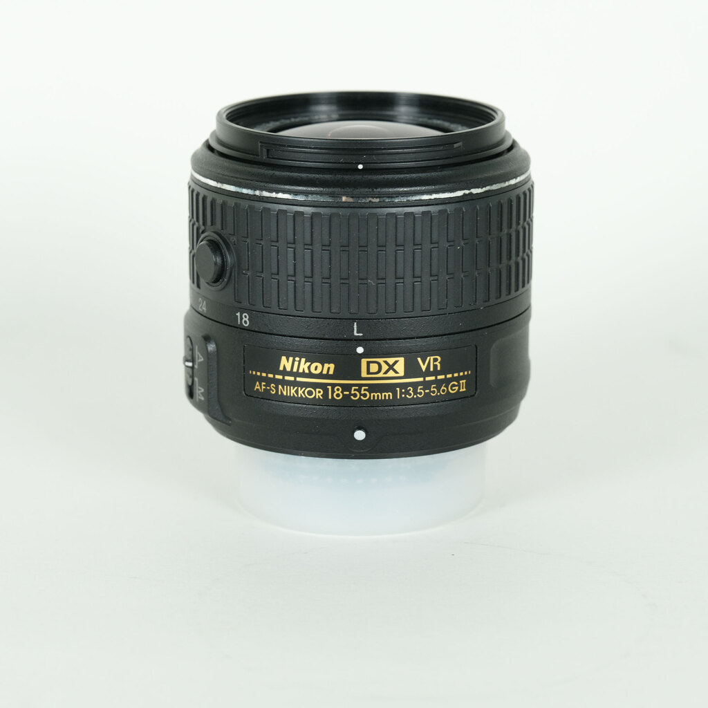 Nikon AF-S DX NIKKOR 18-55mm f3.5-5.6G VR II Nikon AF-S DX NIKKOR 18-55mm f3.5-5.6G VR II
