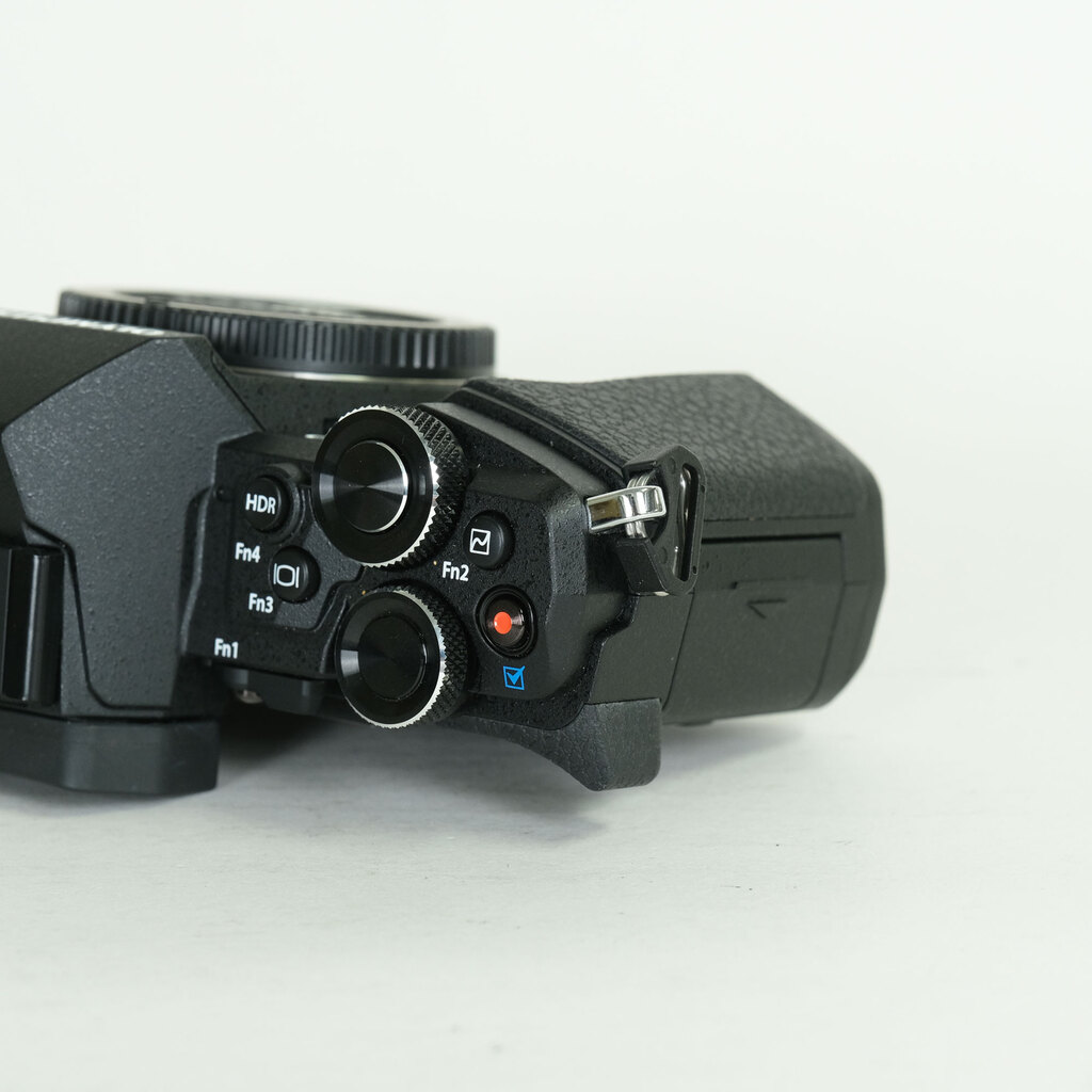 OLYMPUS OM-D E-M5 Mark II OLYMPUS OM-D E-M5 Mark II