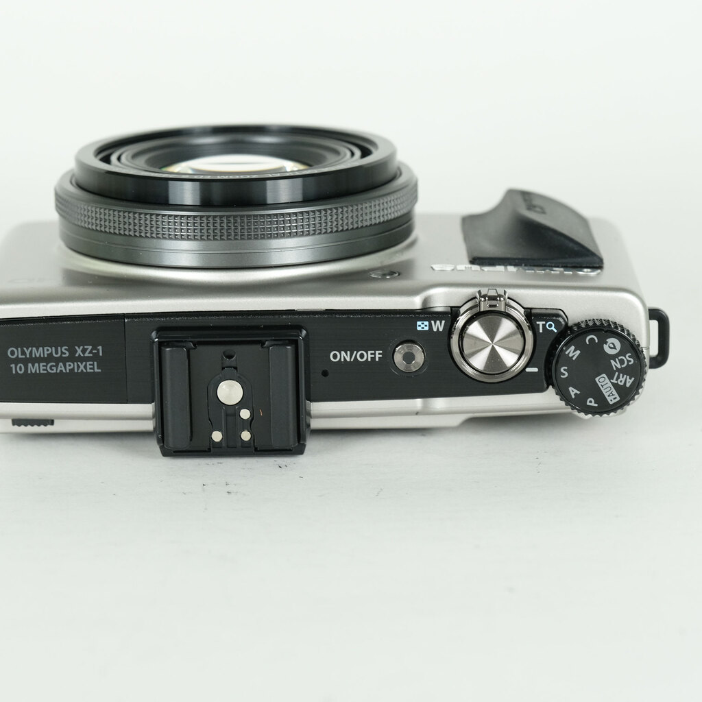 OLYMPUS XZ-1 チタニウムシルバー プレミアムキットの出品 | ONE SCENE