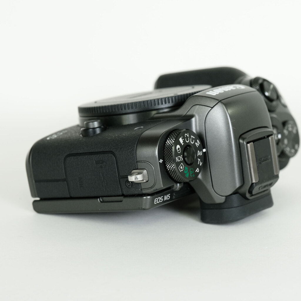 Canon EOS M5