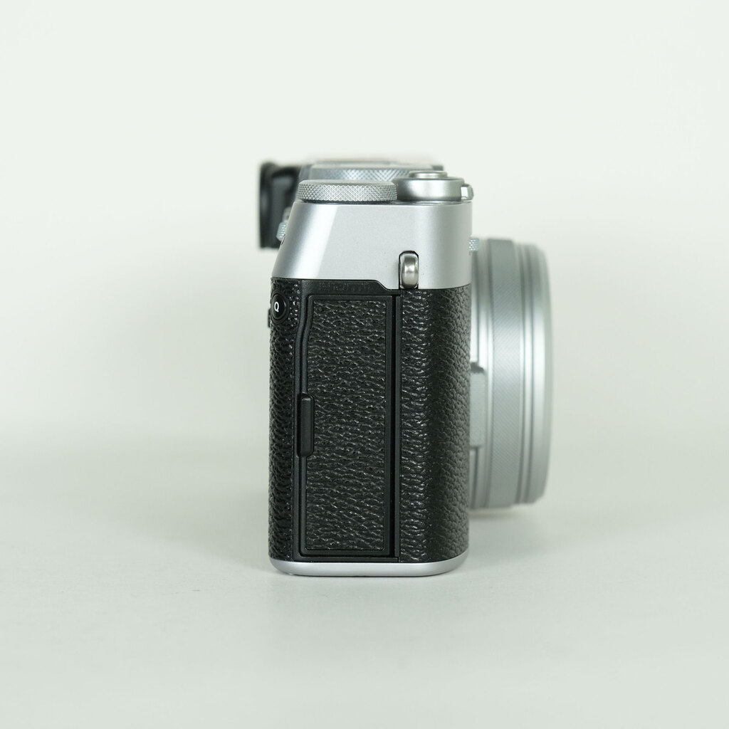 FUJIFILM X100VIの出品 | ONE SCENE（ワンシーン）