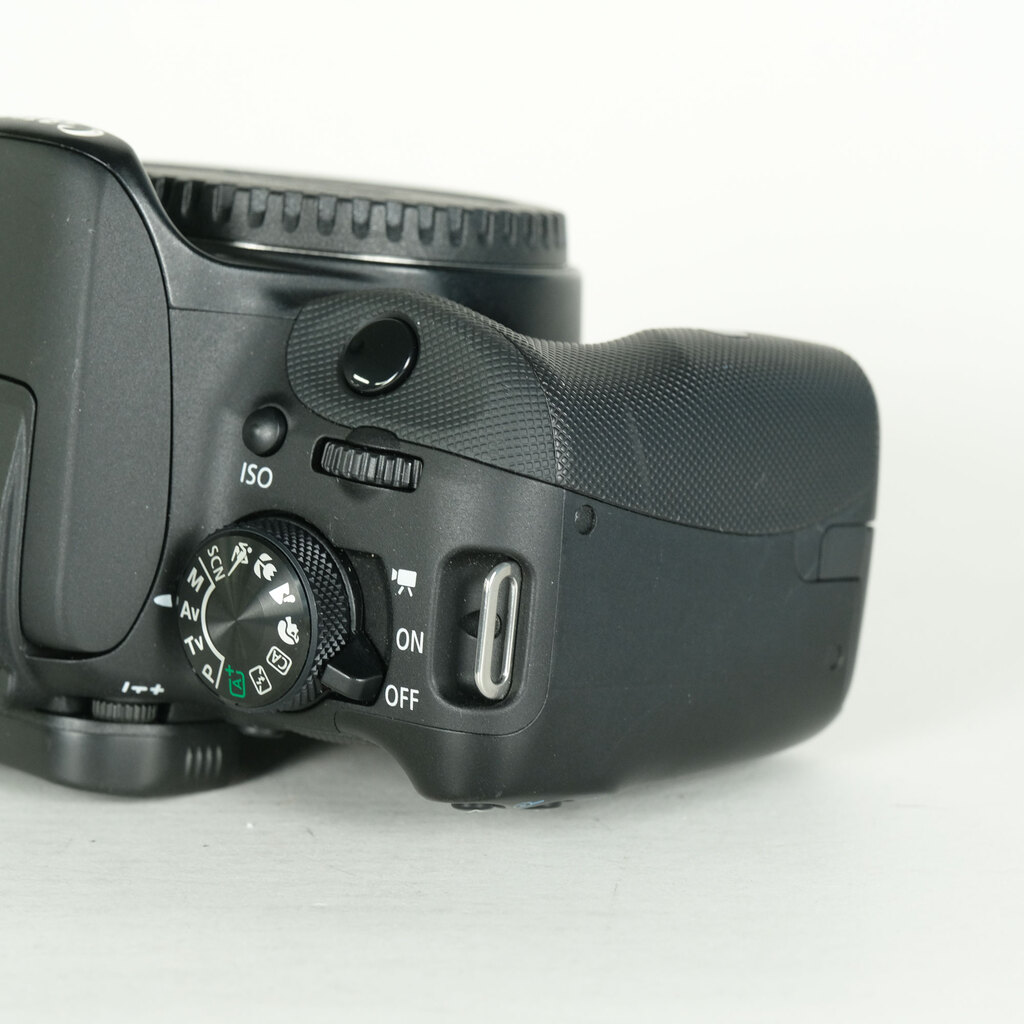 Canon EOS Kiss X7