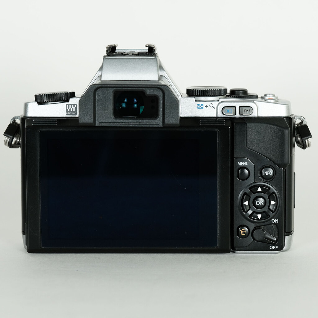 OLYMPUS OM-D E-M5 ボディ シルバー